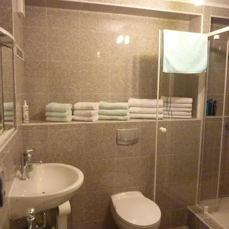 Roy Homestay Cologne