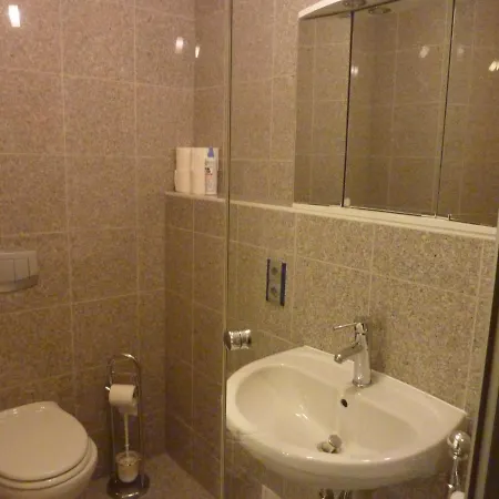 Zimmervermietung Roy Homestay Cologne